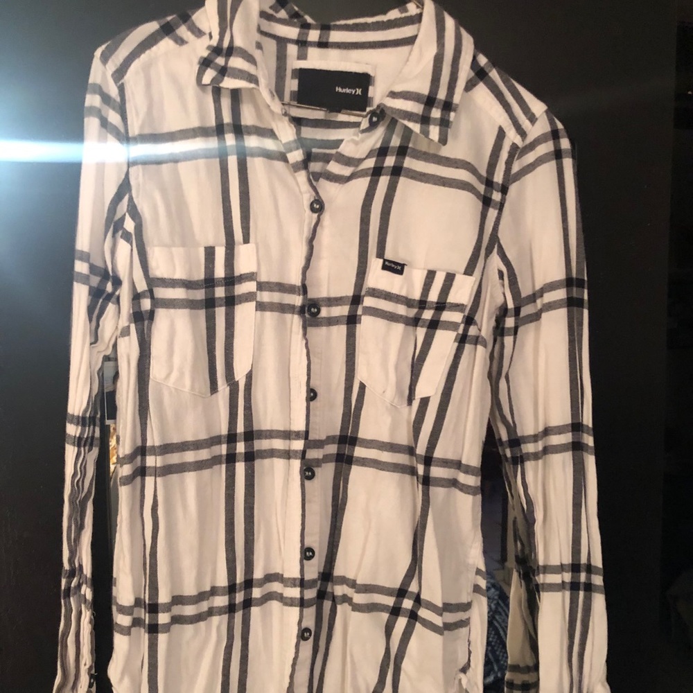 Hurley white and black blouse